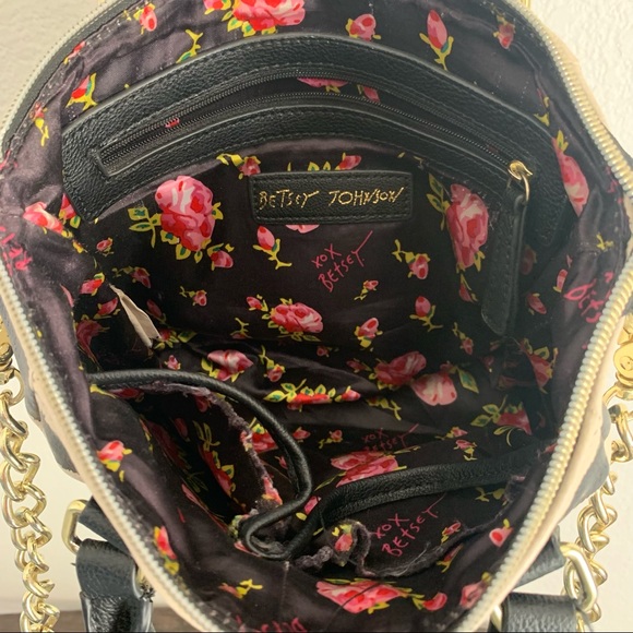 Betsey Johnson crossbody pinch satchel black & white stripe - Picture 6 of 10